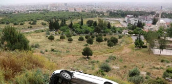 Antalya'da Otomobil Uçuruma Yuvarlandı, Sürücü Yaralandı