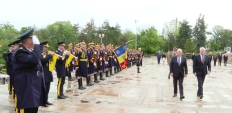 Milli Savunma Bakanı Yaşar Güler, Romanya'da Meçhul Asker Anıtı'nı ziyaret etti
