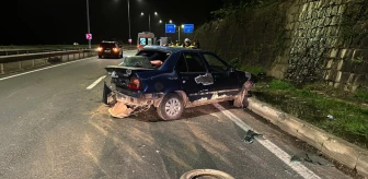 Rize'de arızalanan otomobile peş peşe 2 araç çarptı, 2 kişi yaralandı