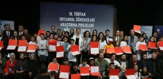 Van'da düzenlenen Ortaokul Öğrencileri Araştırma Proje Yarışması Bölge Sergisi'nde dereceye giren öğrencilere başarı belgesi verildi