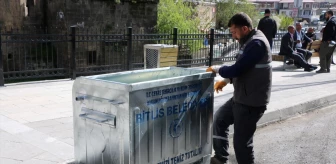 Bitlis'te çetin kış koşullarında zarar gören çöp konteynerleri yenilendi