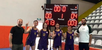 Erzincan'ın kızları Rize'de şampiyon oldu