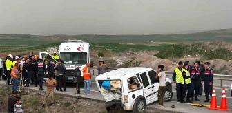 Sivas'ta Ticari Araçlar Çarpıştı: 10 Kişi Yaralandı