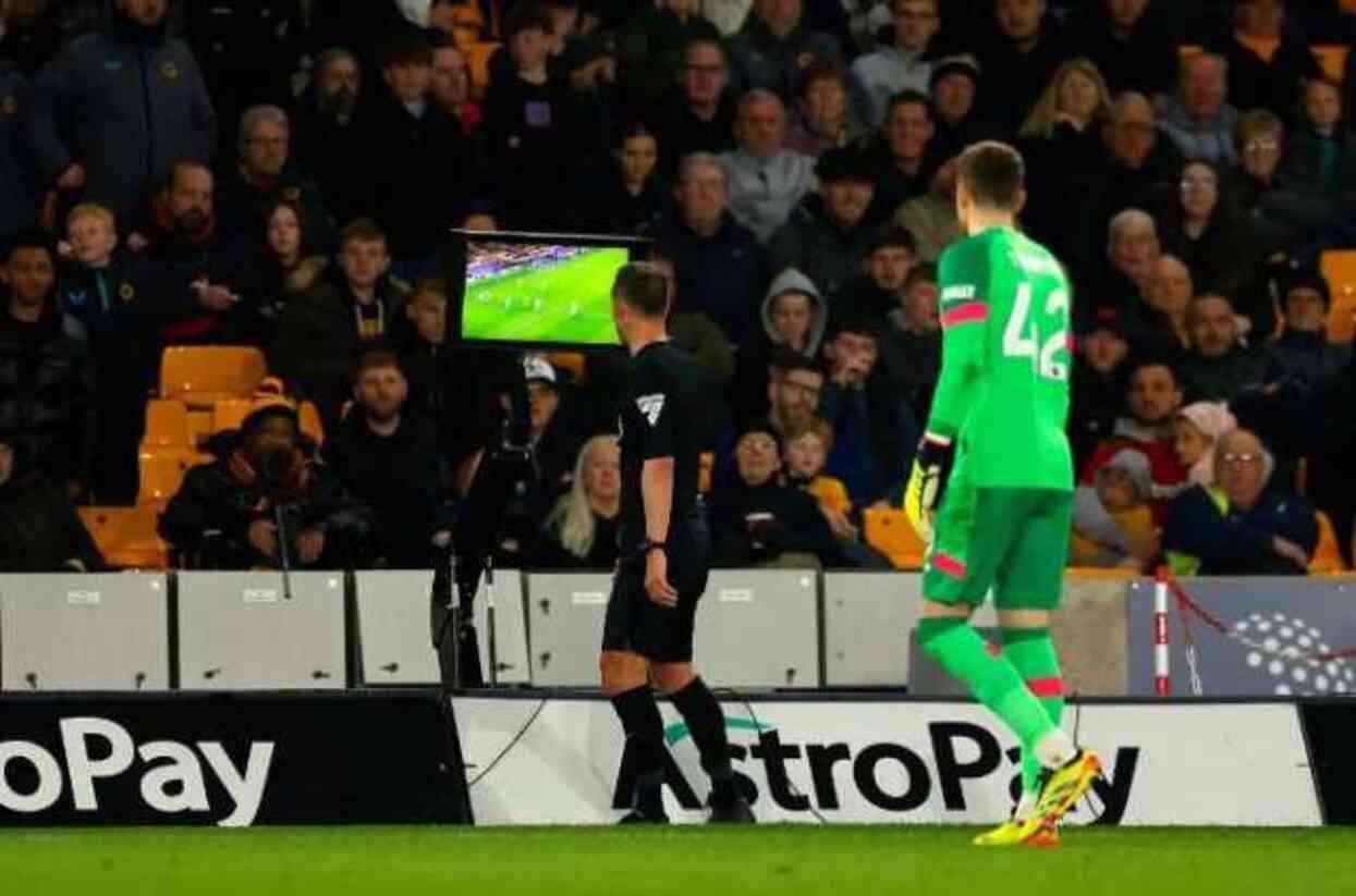 İsveç, kulüp ve taraftarların tepkisi üzerine VAR teknolojisini reddeden ilk ülke oldu İsveç, kulüp ve taraftarların tepkisi üzerine VAR teknolojisini reddeden ilk ülke oldu