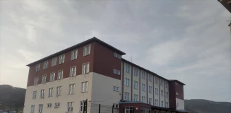 Karlıova ilçesinde deprem riski nedeniyle kız yurdu ve okul boşaltıldı