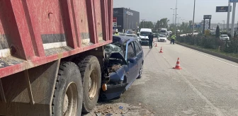 Kastamonu'da kamyona çarpan otomobilin sürücüsü hayatını kaybetti, eşi ve çocuğu yaralandı