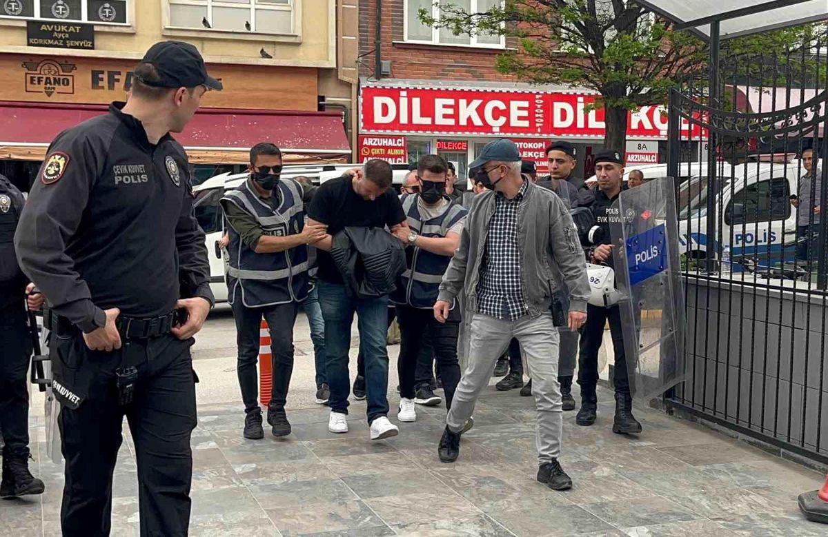 Eskişehir'de Gazze'ye Destek Yürüyüşünde Bayrak Taşıyan Şahsa Küfür Edip Müdahale Eden Şahıs Tutuklandı