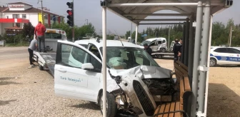 Kırıkkale'de 2 hafif ticari araç çarpıştı: 6 yaralı