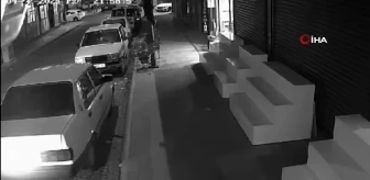 Manisa'da otomobil hırsızlığı kamerada