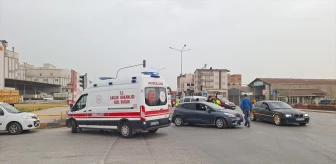 Samsun'da sebze yüklü kamyonetin çarptığı otomobilin sürücüsü yaralandı