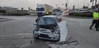 Amasya'da Otomobil Çarpışması: 2 Yaralı