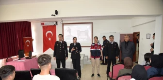 Kırıkkale'de Jandarma Personeli Öğrencilere Seminer Verdi