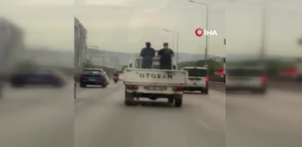 Bursa'da seyir halindeki kamyonda tehlikeli halay kamerada