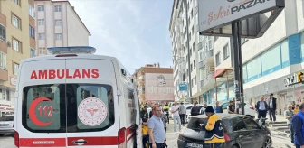 Erzurum'da servis minibüsü ile otomobilin çarpışması sonucu 6 kişi yaralandı