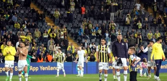 Fenerbahçe, Beşiktaş'ı mağlup ederek galibiyeti taraftarıyla kutladı