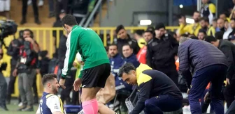 Fenerbahçe'nin İsmail Yüksek'i sakatlandı, oyuna devam edemedi