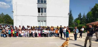 Eskişehir'de Mithat Paşa İlkokulu ve velileri Emniyet Müdürlüğü'nü ziyaret etti