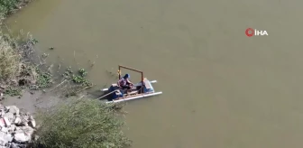Mobilya ustası atık malzemelerden yaptığı salı Asi Nehri'yle buluşturdu