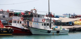 Tekirdağ'da Küçük Teknelerle Balık Avı Devam Ediyor