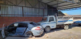 Manisa'da otomobil fabrikanın bahçesine uçtu: 2 yaralı