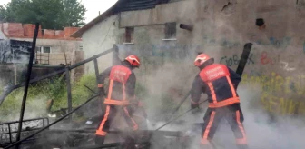 Sakarya'da bir ailenin yaşadığı baraka yangında kül oldu