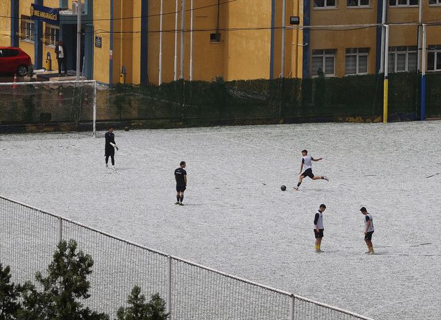 Ankara'da Sağanak ve Dolu Yağışı Ankara'da Sağanak ve Dolu Yağışı