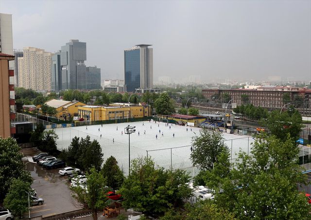 Ankara'da Sağanak ve Dolu Yağışı Ankara'da Sağanak ve Dolu Yağışı