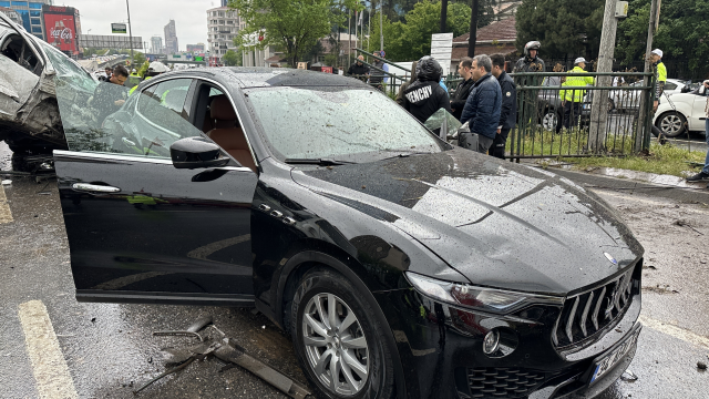 Beşiktaş Büyükdere Caddesi'nde zincirleme kaza! 8 kişi yaralandı, çok sayıda ekip bölgede