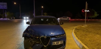 Burdur'da kavşağa kontrolsüz giren aracın çarptığı otomobil takla attı: 2 yaralı