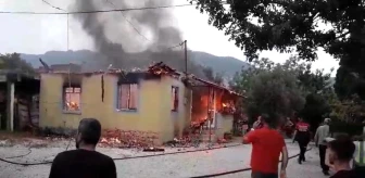 Adana'da elektrik kontağından çıkan yangında ev kullanılamaz hale geldi