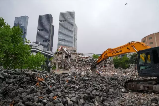 Halk arasında 'birinci şube' diye anılıyor! Sayısız olaya tanıklık eden emniyet müdürlüğü binası yıkıldı