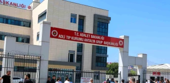 Antalya'da Kamyonetin Arkasına Tutunan Öğrenci Hayatını Kaybetti