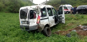 Bolu'da yağmur nedeniyle kaza: 3 kişi yaralanmadan kurtuldu