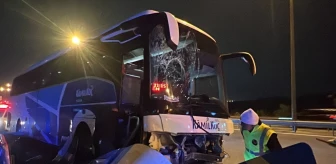 Anadolu Otoyolu'nda yolcu otobüsü kaza yaptı, 2 kişi yaralandı
