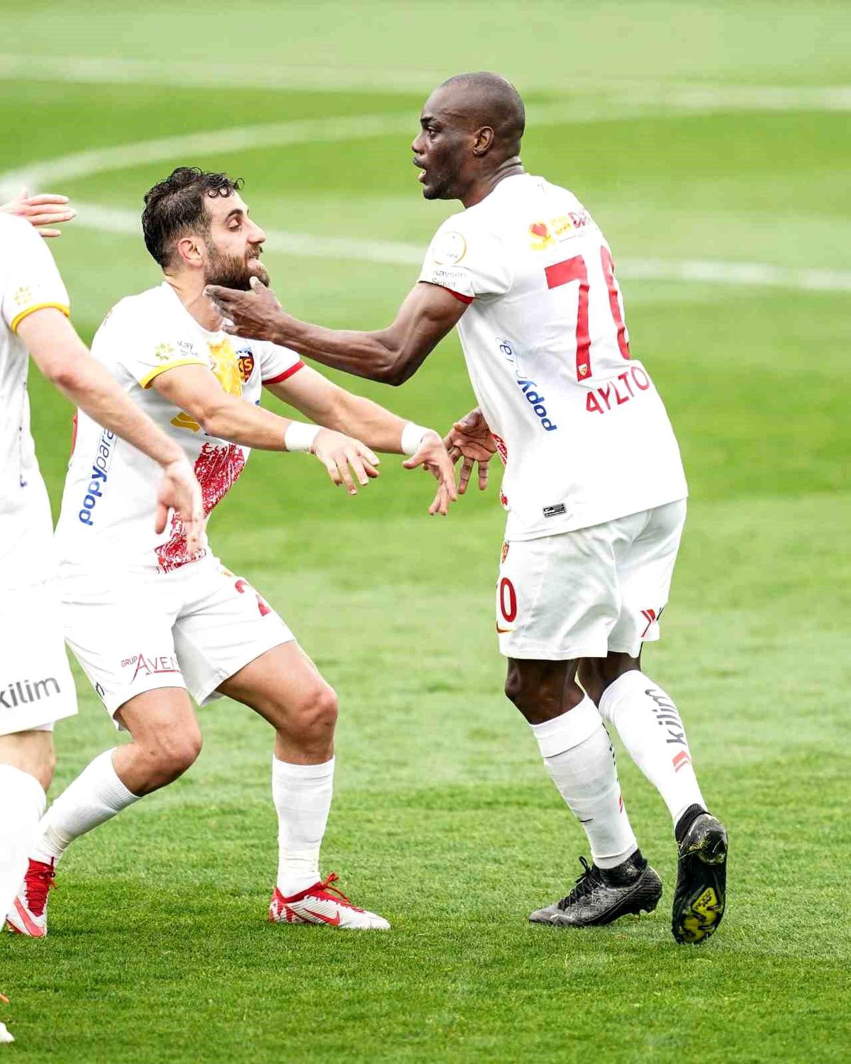 Kayserispor'un Portekizli futbolcusu Aylton Boa Morte, ligdeki 7. golünü attı