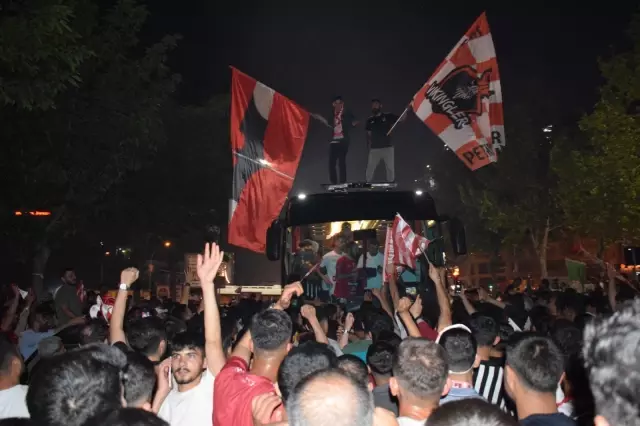 Batman Petrolspor, Turgutluspor'u 3-2 yenerek tekrar TFF 2. Lig'e yükseldi Batman Petrolspor, Turgutluspor'u 3-2 yenerek tekrar TFF 2. Lig'e yükseldi