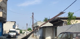 Gaziantep'te fırtına nedeniyle evlerin çatısı uçtu