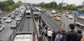 İstanbul'da Yağmurlu Hava Trafikte Yoğunluğa Neden Oldu