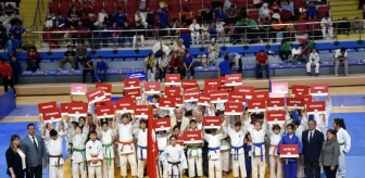 Afyonkarahisar Gençlik ve Spor İl Müdürlüğü Prof. Dr. Veysel Eroğlu Spor Salonu'nda Judo Şampiyonası