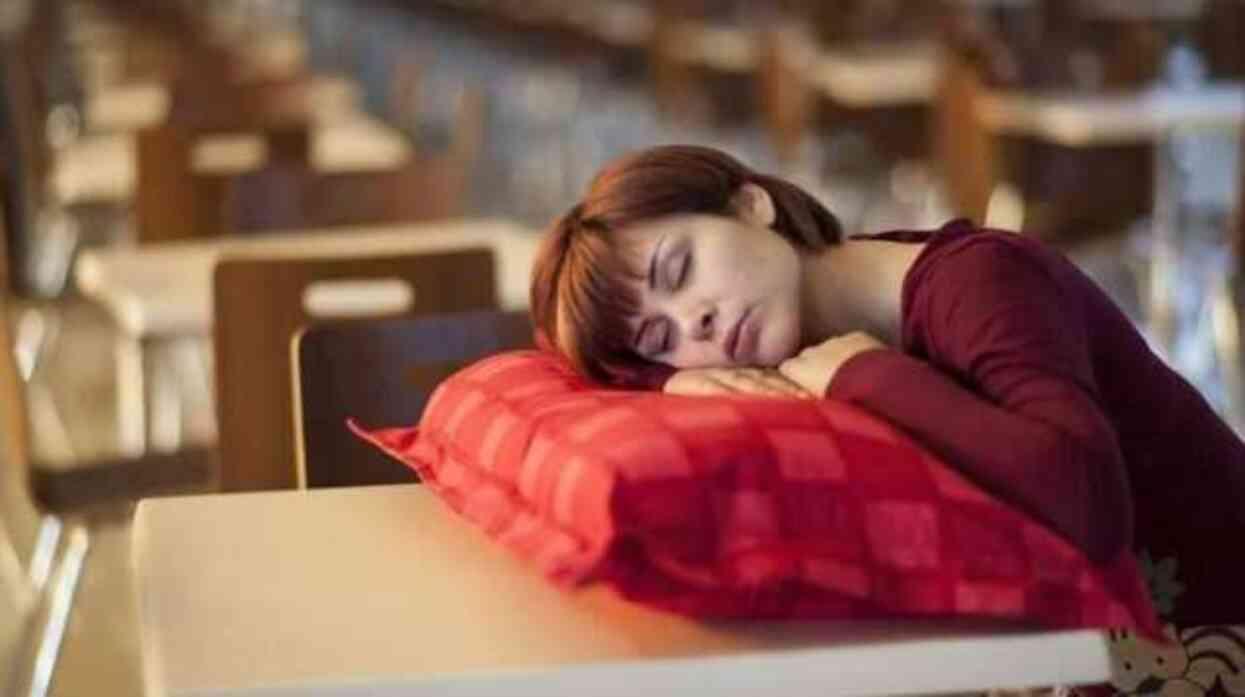 Kaç saat uyumalıyız? 1 günde kaç saat uyumalı? Günlük 8 saat uyku yeterli mi? Kaç saat uyumalıyız? 1 günde kaç saat uyumalı? Günlük 8 saat uyku yeterli mi?