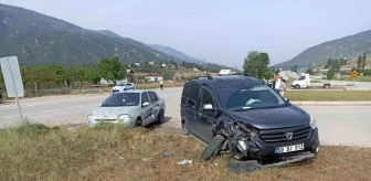 Tokat'ta otomobil ile hafif ticari araç çarpıştı: 2 yaralı