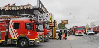 Sultangazi'de restoran çatısında çıkan yangın büyük zarara yol açtı