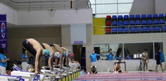 Paletli Yüzme Kulüplerarası Büyükler Türkiye Şampiyonası'nda 3 Türkiye rekoru kırıldı