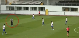 Türkiye'nin konuştuğu maçtan kafa karıştıran görüntü! Son dakika gole giden futbolcunun üzerine yürüdüler