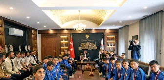 Kayseri Valisi Gökmen Çiçek, Türkiye Şampiyonu olan Talasgücü Belediyespor'u ağırladı