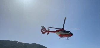 Van'ın Bahçesaray ilçesinde rahatsızlanan hasta ambulans helikopterle Van Eğitim ve Araştırma Hastanesine ulaştırıldı