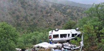 Tosya'da Minibüs Şarampole Devrildi: 1 Yaralı