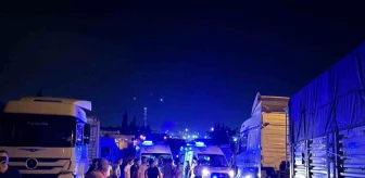 İskenderun'da tırın yol kenarındaki tır sürücülerine çarpması sonucu 5 kişi yaralandı