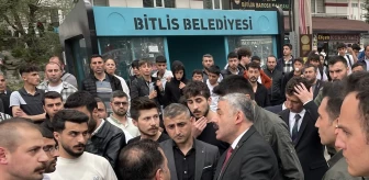 Bitlis'te hafif ticari araç çarpması sonucu 2 kız öğrenci yaralandı