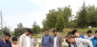 Doğanşehir İlçe Milli Eğitim Müdürlüğü Mezarlık Bakım ve Ağaçlandırma Çalışması Yaptı